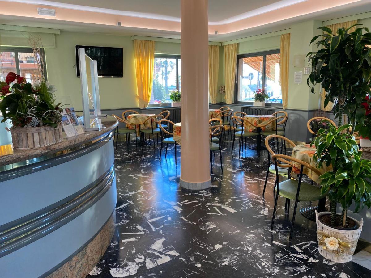Hotel Moresco Andora ภายนอก รูปภาพ