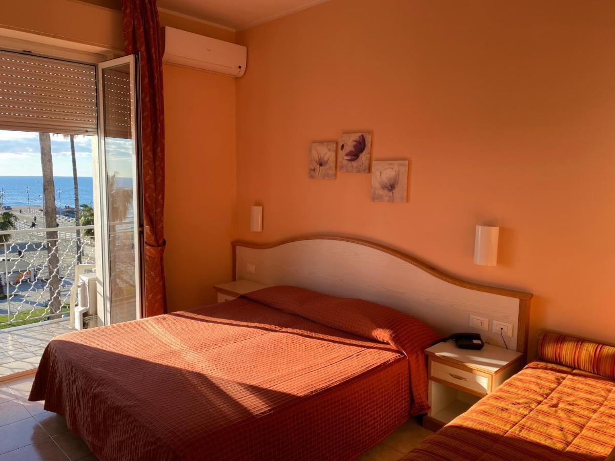 Hotel Moresco Andora ภายนอก รูปภาพ