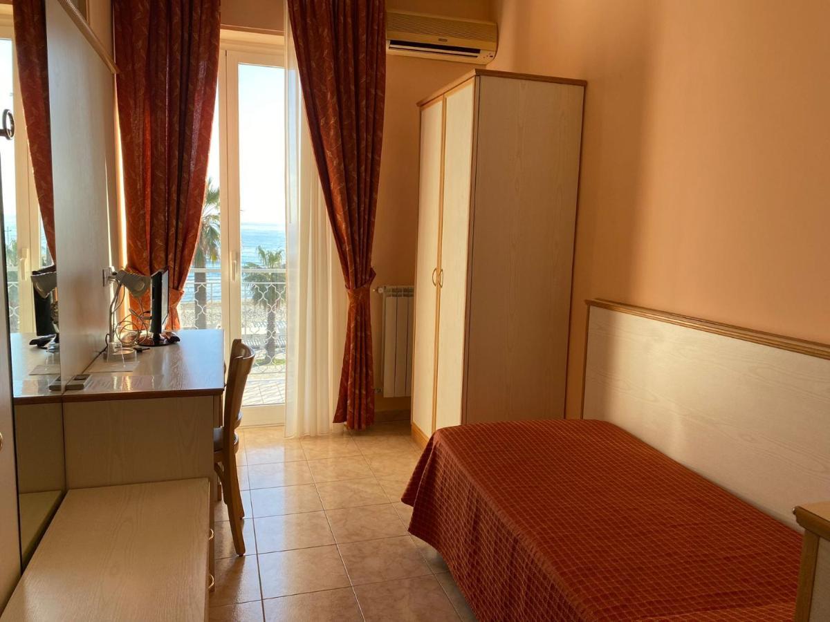 Hotel Moresco Andora ภายนอก รูปภาพ