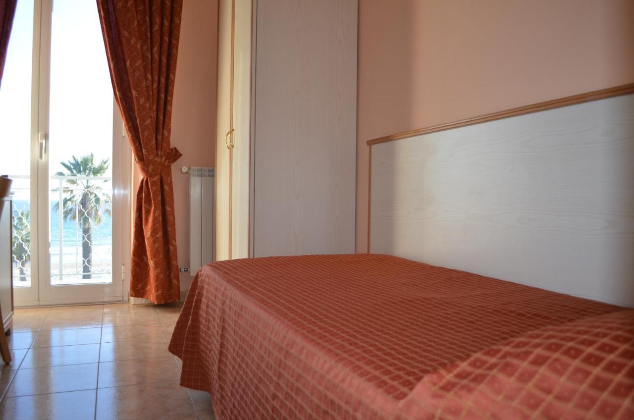 Hotel Moresco Andora ภายนอก รูปภาพ