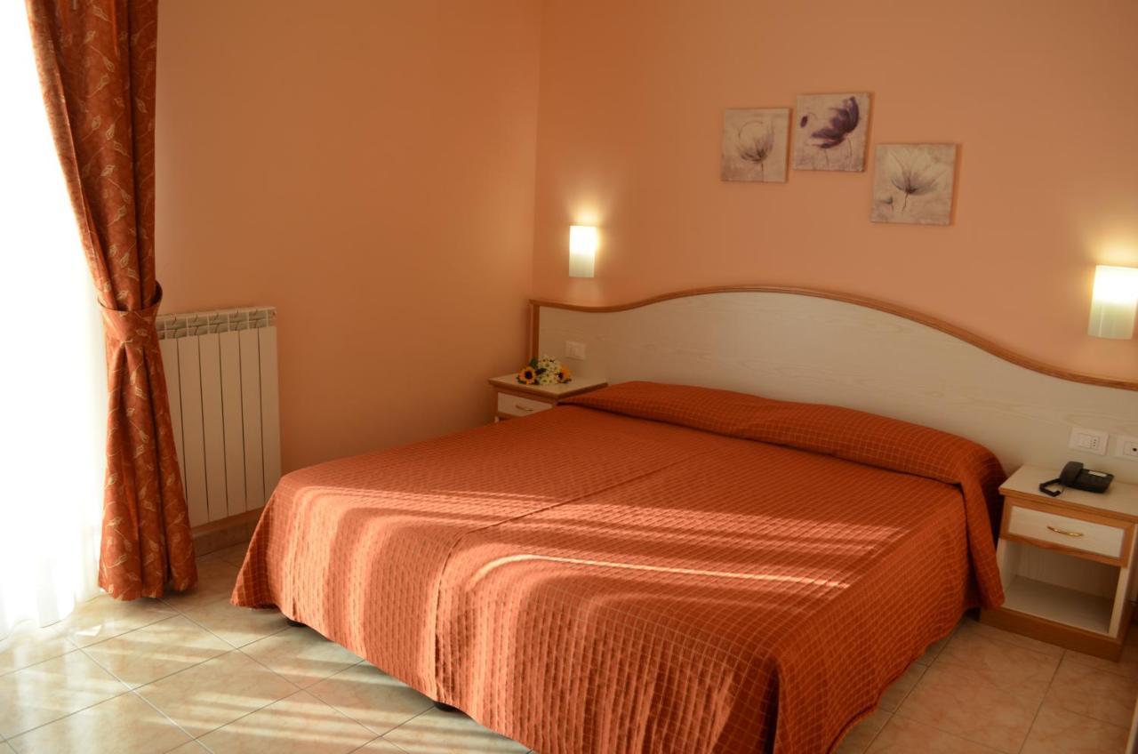 Hotel Moresco Andora ภายนอก รูปภาพ