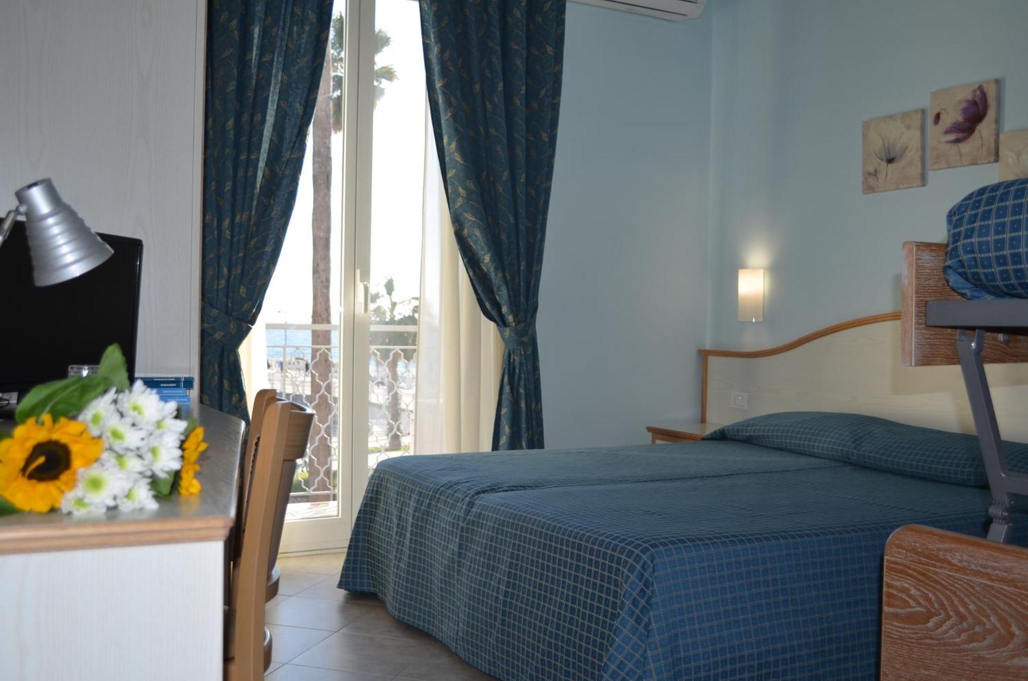 Hotel Moresco Andora ภายนอก รูปภาพ
